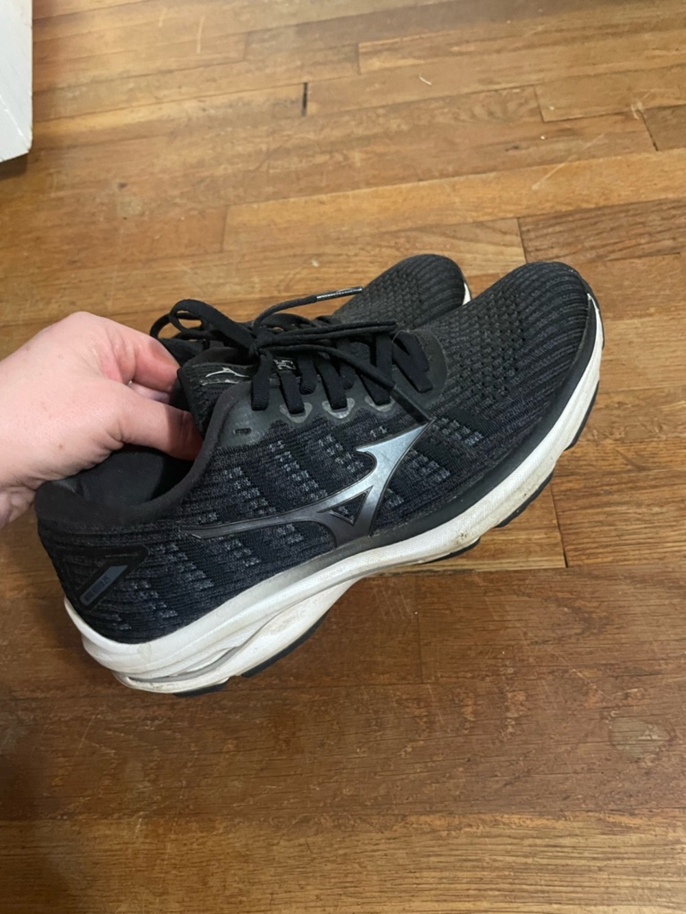 Mizuno Black and White Running Sneakers